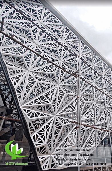 Nieuwste bedrijfsoplossingen over Aangepast 3D geometrisch geperforeerd aluminium gevelbekledingsproject in Pakistan | M-City Aluminium