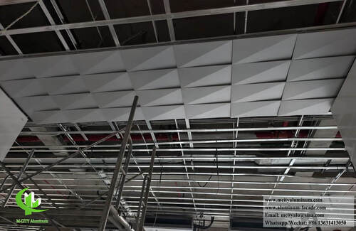Nieuwste bedrijfsoplossingen over Innovatieve 3D-geometrische aluminium plafondinstallatie
