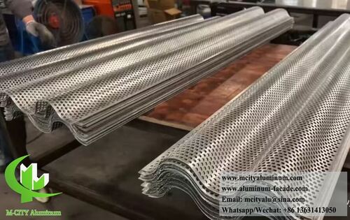 laatste bedrijfskennis over De Architectengids voor 3003 Aluminium Massieve Panelen: Waarom Duurzaamheid Ontwerp Ontmoet in Moderne Gevels