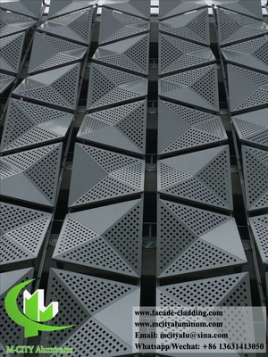3D-vorm Geperforeerde metalen bekleding aluminium gevels ronde gaten zilveren kleur voor gebouwmuur