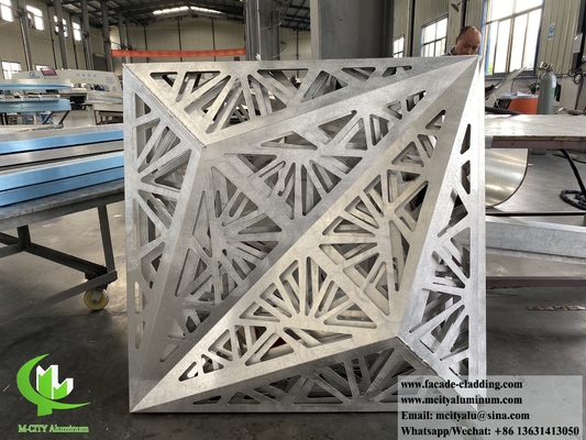 Metalen platen van aluminium, geperforeerd, met decoratieve patronen voor de wandbekleding van gebouwen