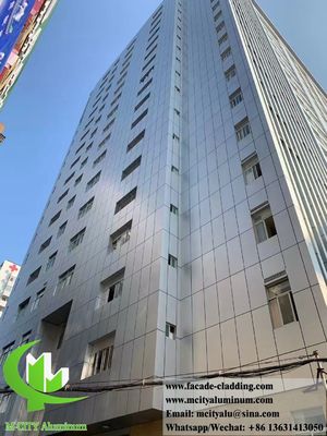 Goede prijs 3mm PVDF Finish Solid Aluminium Wandbekleding met 15 jaar garantie en aanpasbaar geperforeerd ontwerp voor gevel online