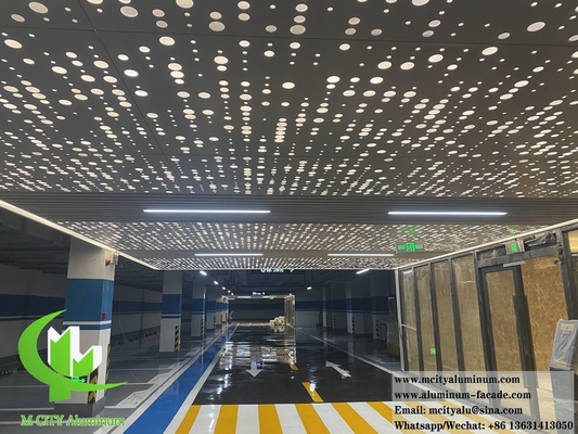 Geperforeerd metalen plafond Aluminium plaat Duurzaam materiaal met LED-licht Moderne ontwerp