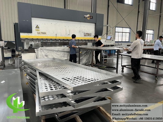 Perforerende metalen scherm Aluminiumplaat 3 mm Dikte PVDF Duurzame coating voor buitenwandbekleding