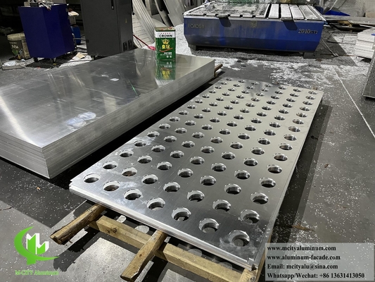 CNC-perforatie metalen bekledingspaneel voor kolom met laser gesneden patroon LED-licht binnen