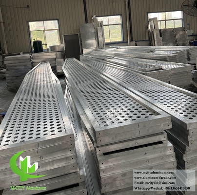 Aluminium scherm met geperforeerde plaat metalen vinnen voor gevelversiering