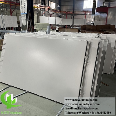 Vaste metalen wandbekleding Aluminiumplaat Geperforeerde gevelpanelen voor buitenversiering
