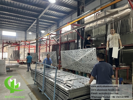 Vaste metalen wandbekleding Aluminiumplaat Geperforeerde gevelpanelen voor buitenversiering