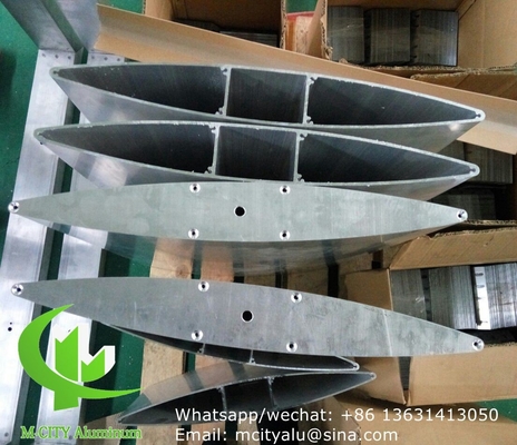 poedergecoate architectonische aluminiumscherm met ovale vorm voor gevelgordijnen