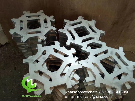 CNC gesneden scherm Geperforeerd 2,5 mm Metalen aluminium bekleding paneel voor gordijnwand