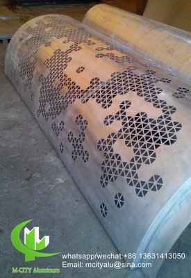aluminium bekleding wandpaneel met geperforeerd patroon snijwerk paneelplaat voor gordijnwandversiering