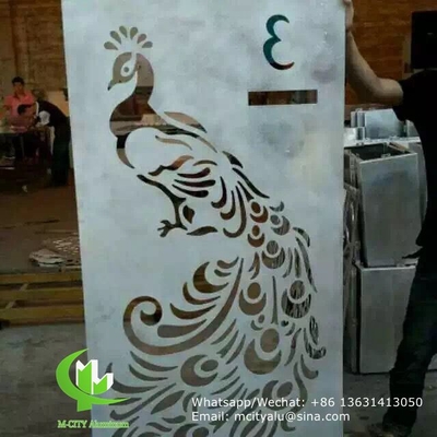 Aluminiumlasergesneden plaat voor de decoratie van de lobby met pauwpatroon