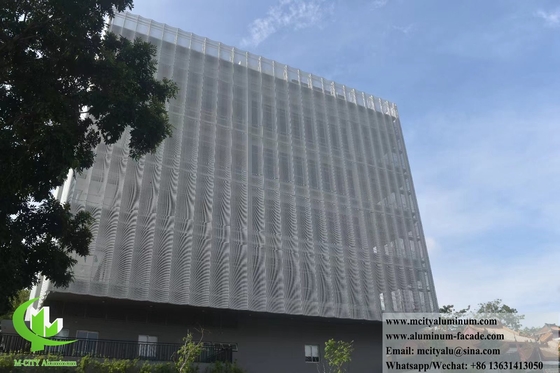 Metalen gevelsysteem met perforatiesysteem Aluminiumwandbekledingspaneel voor decoratie