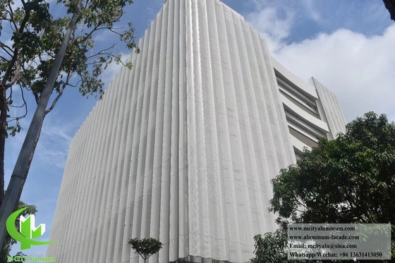 Metalen gevelsysteem met perforatiesysteem Aluminiumwandbekledingspaneel voor decoratie