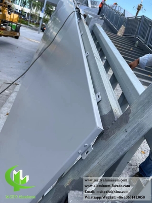 Metalen scherm Aluminium plaat Buitenhuis Decoratie Spoor PVDF Sliver Solid Aluminium