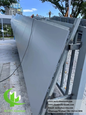 Metalen scherm Aluminium plaat Buitenhuis Decoratie Spoor PVDF Sliver Solid Aluminium