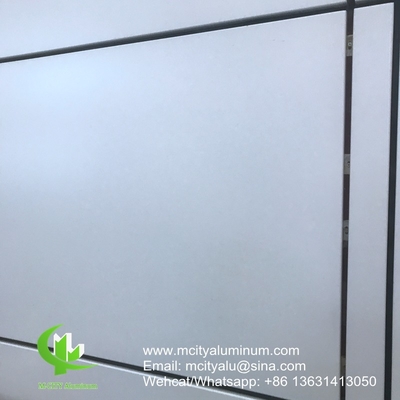 PVDF Metalen aluminium plafond gebruikt voor de buitenkant van gebouwen