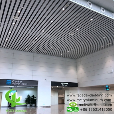 metalen Aluminium plafond tegel strip plafond voor binnen- en buitenpoeder gecoat wit vuurbestendig