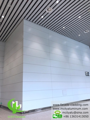 Plafondplafond van aluminiumtegel, met binnen- en buitenlaag, met een poederlaag, wit, brandwerend
