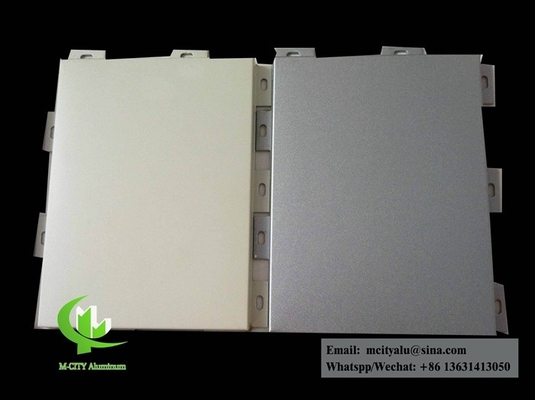 Poedercoating van solide aluminiumplaten voor de behang van gebouwen