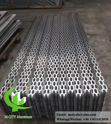 Geperforeerde aluminiumwandbekleding Metalen aluminium gevel voor plafondbekleding