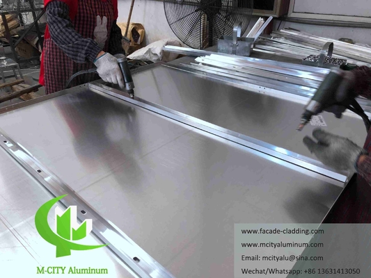 Solid aluminium panelen met perforerende schermplaat