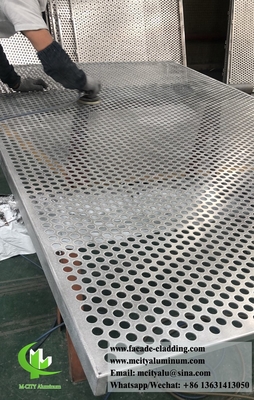 Metalen wandpanelen met aluminiumplaten met perforatiepatroon voor plafondgevels