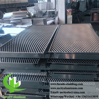 CNC-geperforeerd plaatwerk Buiten aluminiumplaat gevelbekleding 3 mm gevouwen