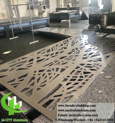 Aluminiumwandpaneel, met een cnc-gesneden perforatie voor de decoratie van gebouwen