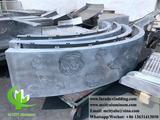 Metalen gevels met metalen bekleding van aluminiumplaten voor de decoratie van gebouwen