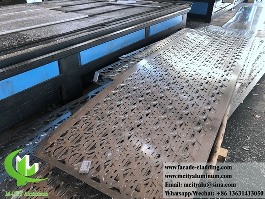 Voorziening met metaal bekleding