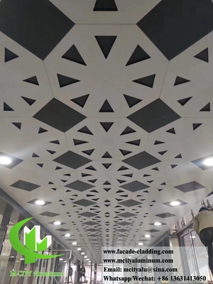 Op maat gemaakte plaat met aluminium plafond Interieur Exterieur decoratie met accessoires
