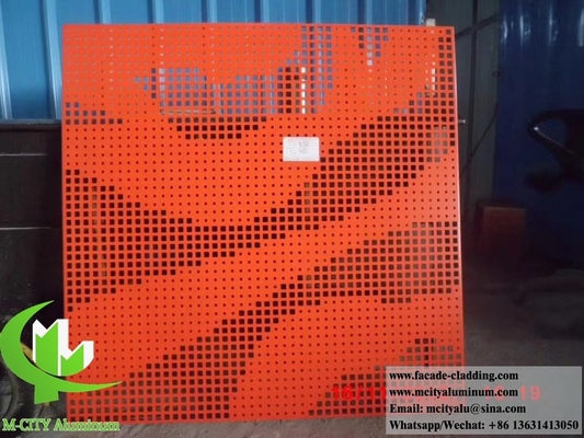 3D-vorm Geperforeerde metalen bekleding aluminium gevels ronde gaten zilveren kleur voor gebouwmuur