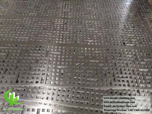 3D-vorm Geperforeerde metalen bekleding aluminium gevels ronde gaten zilveren kleur voor gebouwmuur