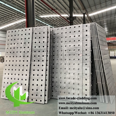 Metalen gevels op maat, aluminium bekleding met ronde gaten