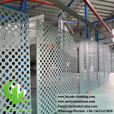 Metalen gevels op maat, aluminium bekleding met ronde gaten