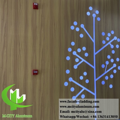 Houten wandbekleding van massief aluminium van houtkorrelkleur voor interieurwandversiering