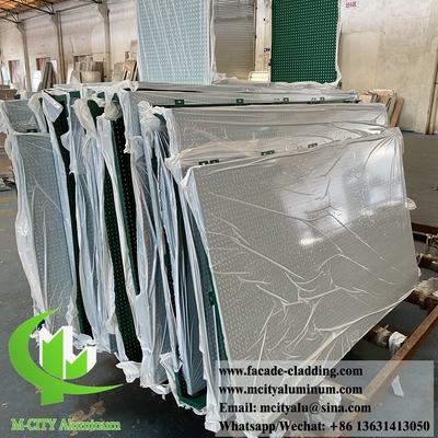 Metalen wandpanelen met een aluminium scherm voor tuinheining