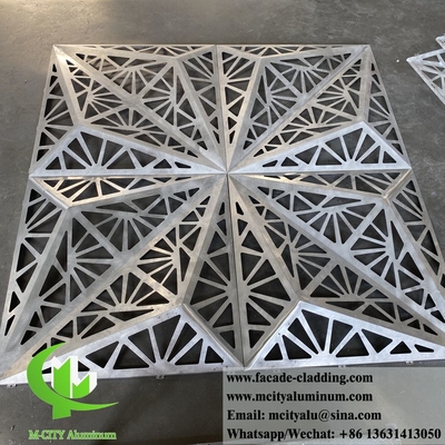 Metalen platen van aluminium, geperforeerd, met decoratieve patronen voor de wandbekleding van gebouwen