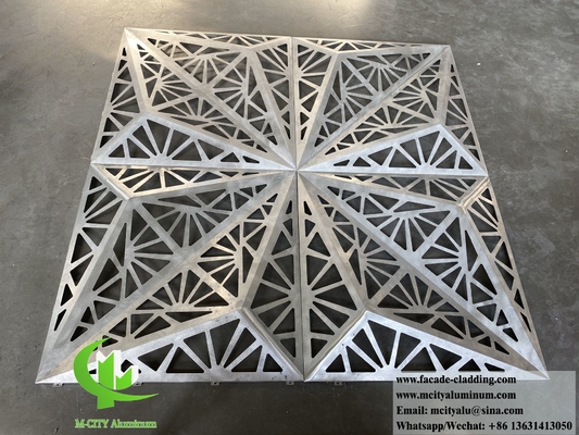 Metalen platen van aluminium, geperforeerd, met decoratieve patronen voor de wandbekleding van gebouwen