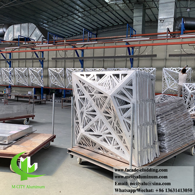 Architectonisch aluminium bekleding PVDF Gouden kleur Metalen scherm Duurzame afwerking Anti roest Brandwerend Klasse 1