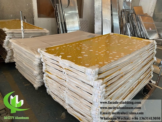 Architectonisch aluminium bekleding PVDF Gouden kleur Metalen scherm Duurzame afwerking Anti roest Brandwerend Klasse 1