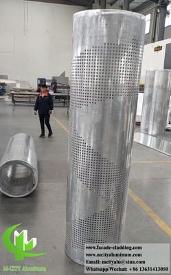 Perforatiepatroon van een aluminium bekleding voor de decoratie van kolommen met LED-licht