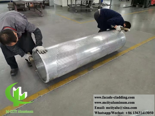 Perforatiepatroon van een aluminium bekleding voor de decoratie van kolommen met LED-licht