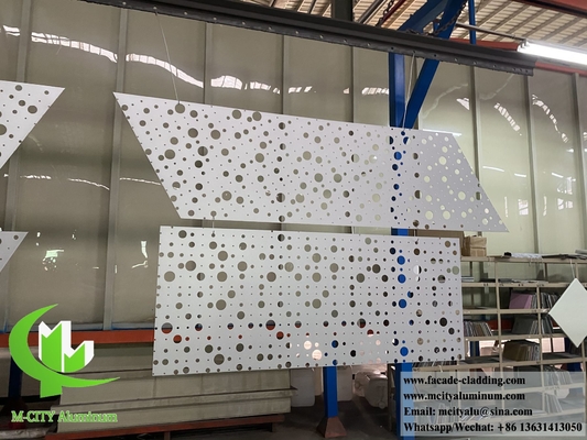 Perforerende metaalscherm Aluminiumplaat voor gebouw Muurbekleding PVDF Wit kleur 20 jaar garantie