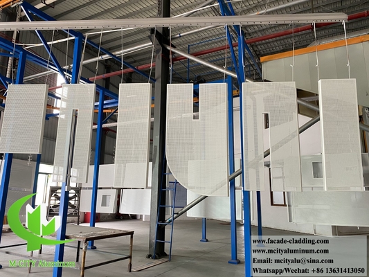 Perforerende metaalscherm Aluminiumplaat voor gebouw Muurbekleding PVDF Wit kleur 20 jaar garantie