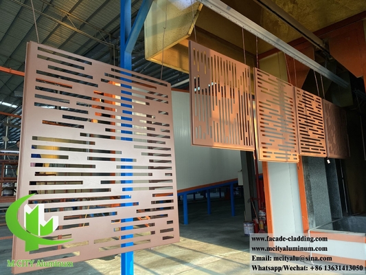 Decoratief geperforeerd metalen scherm Aluminium panelen voor hekken, gevels, bekleding Roestbestendige PVDF Bruine kleur