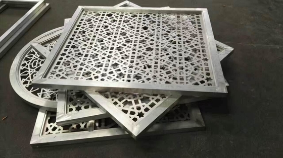 Decoratief op maat geperforeerd metalen paneel Poeder gecoat 3 mm dikke vierkant