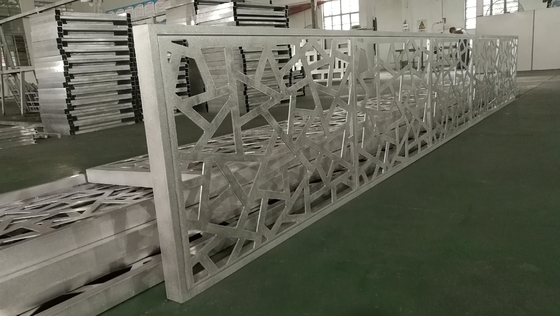 Architectonisch met laser gesneden metalen scherm aluminium massief bekleding met boompatroon