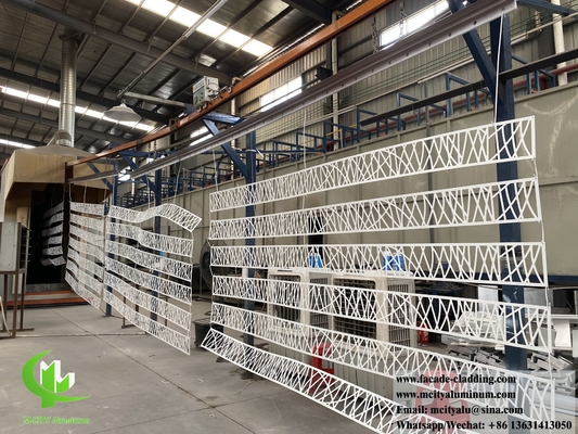 Metalen scherm van aluminiumplaat met laser gesneden patroon, poeder gecoat wit